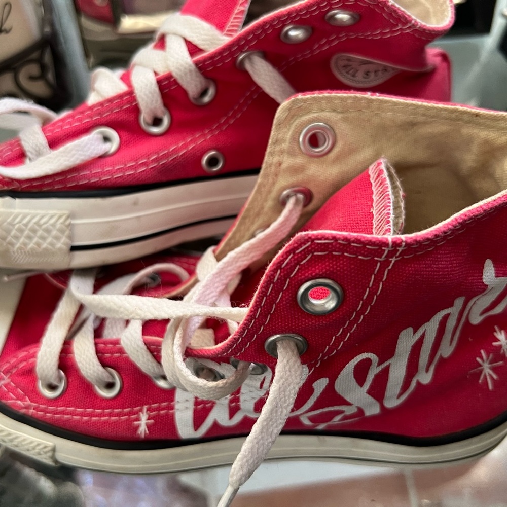 Womens pink all star converse